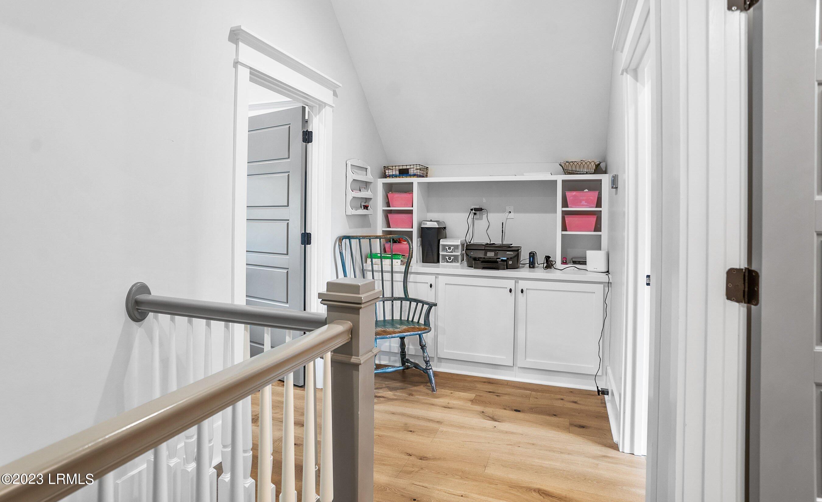 606 New Street