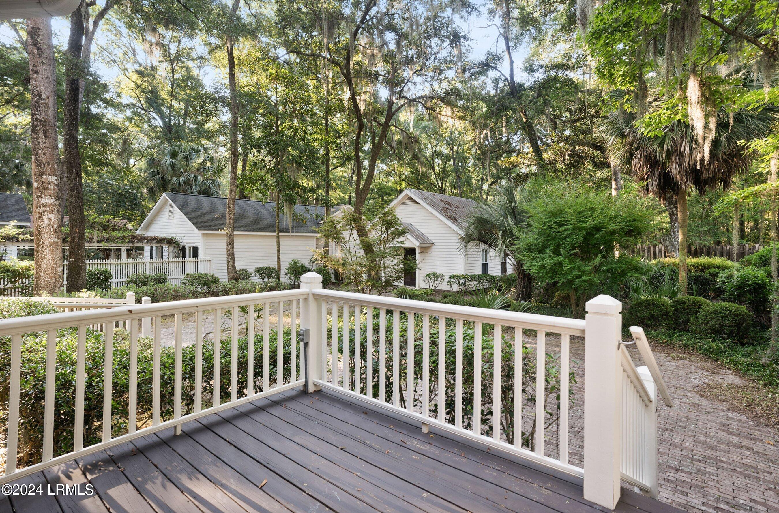33 Newpoint Road