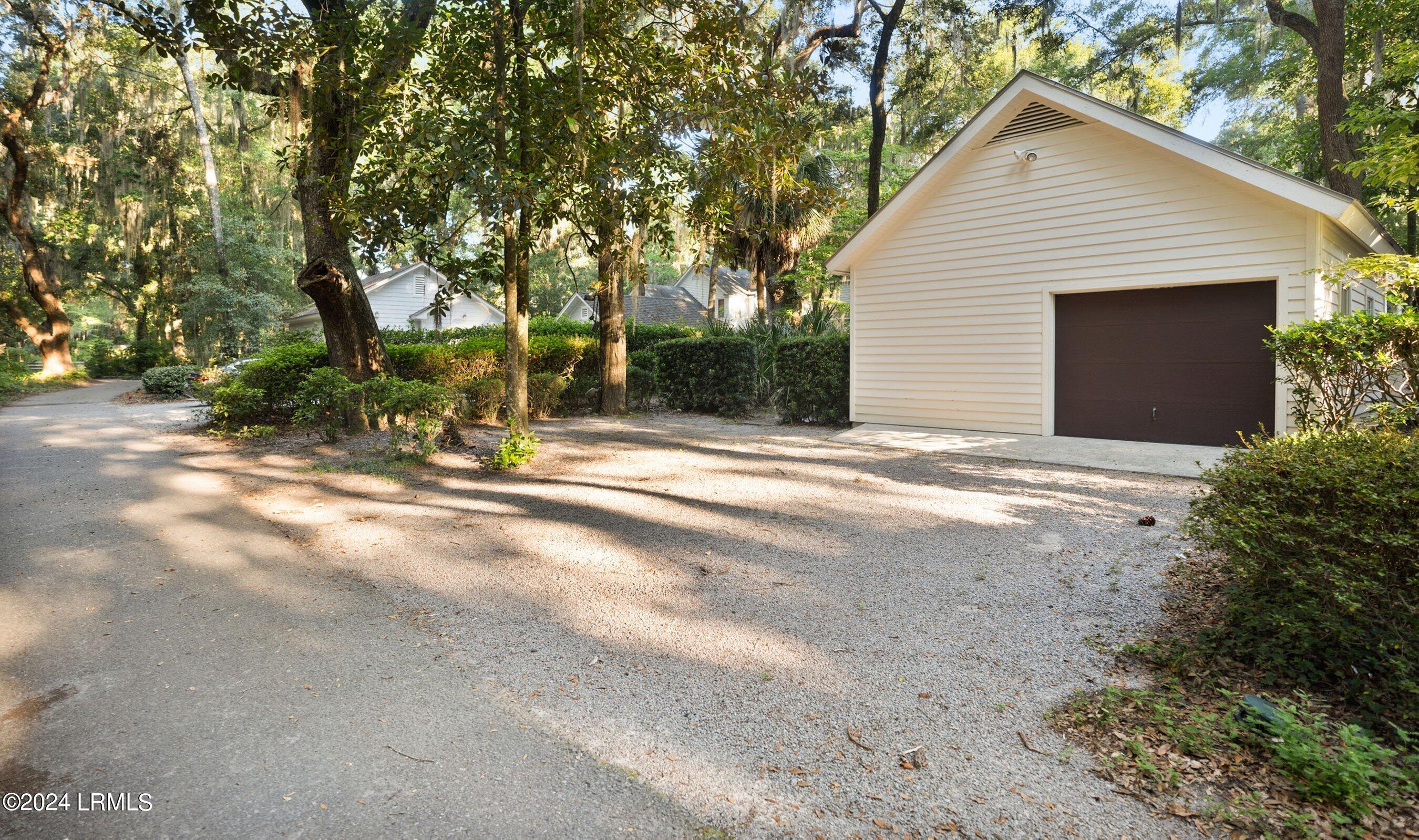 33 Newpoint Road