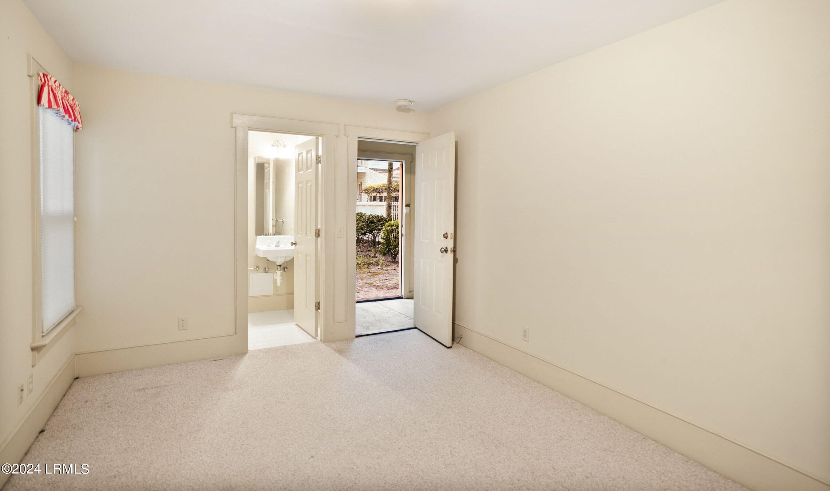 33 Newpoint Road