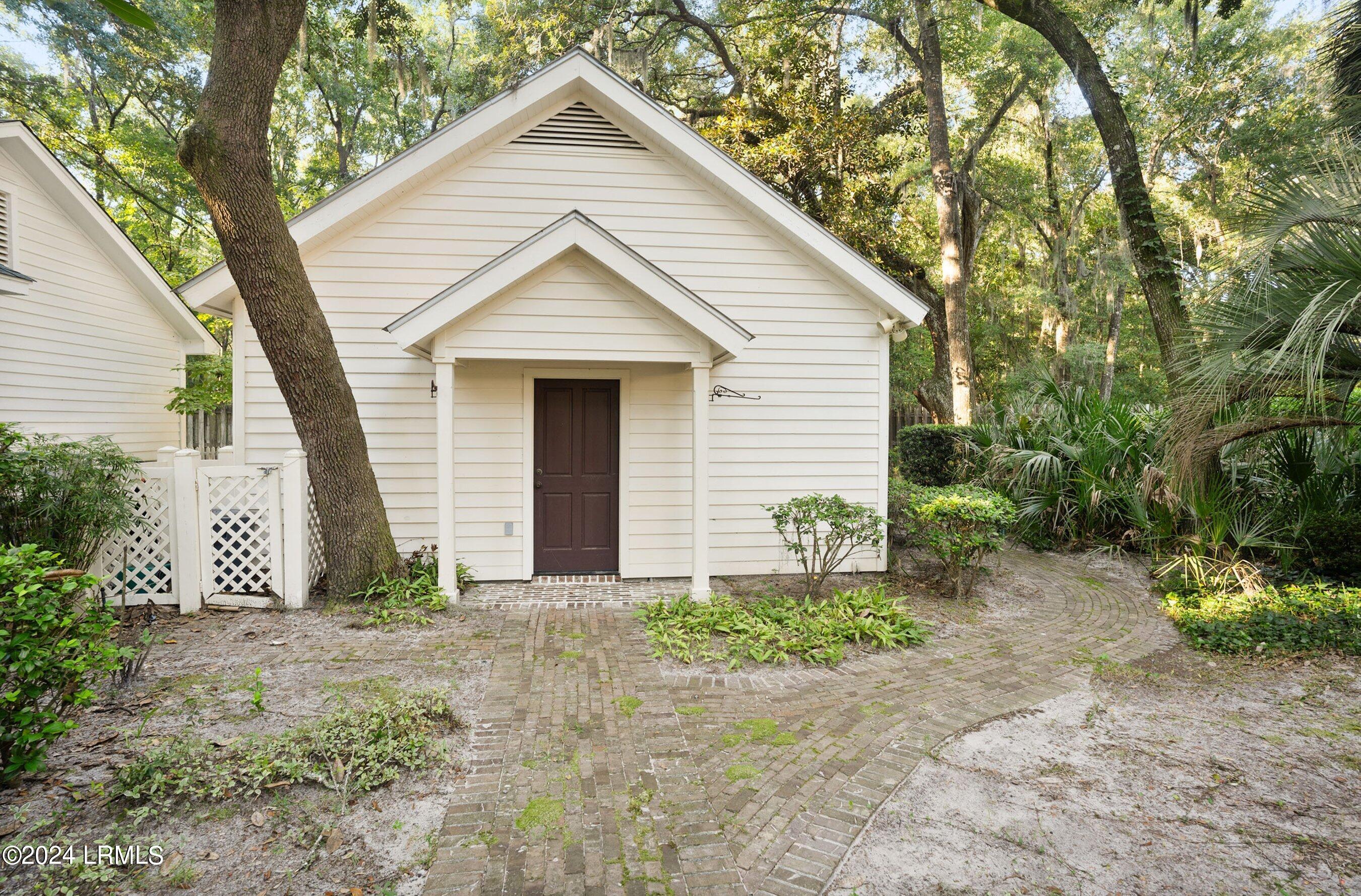 33 Newpoint Road
