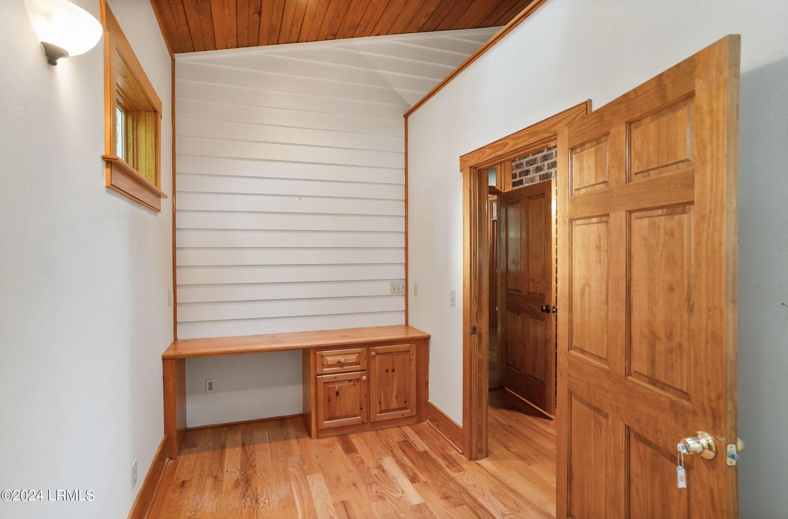 33 Newpoint Road
