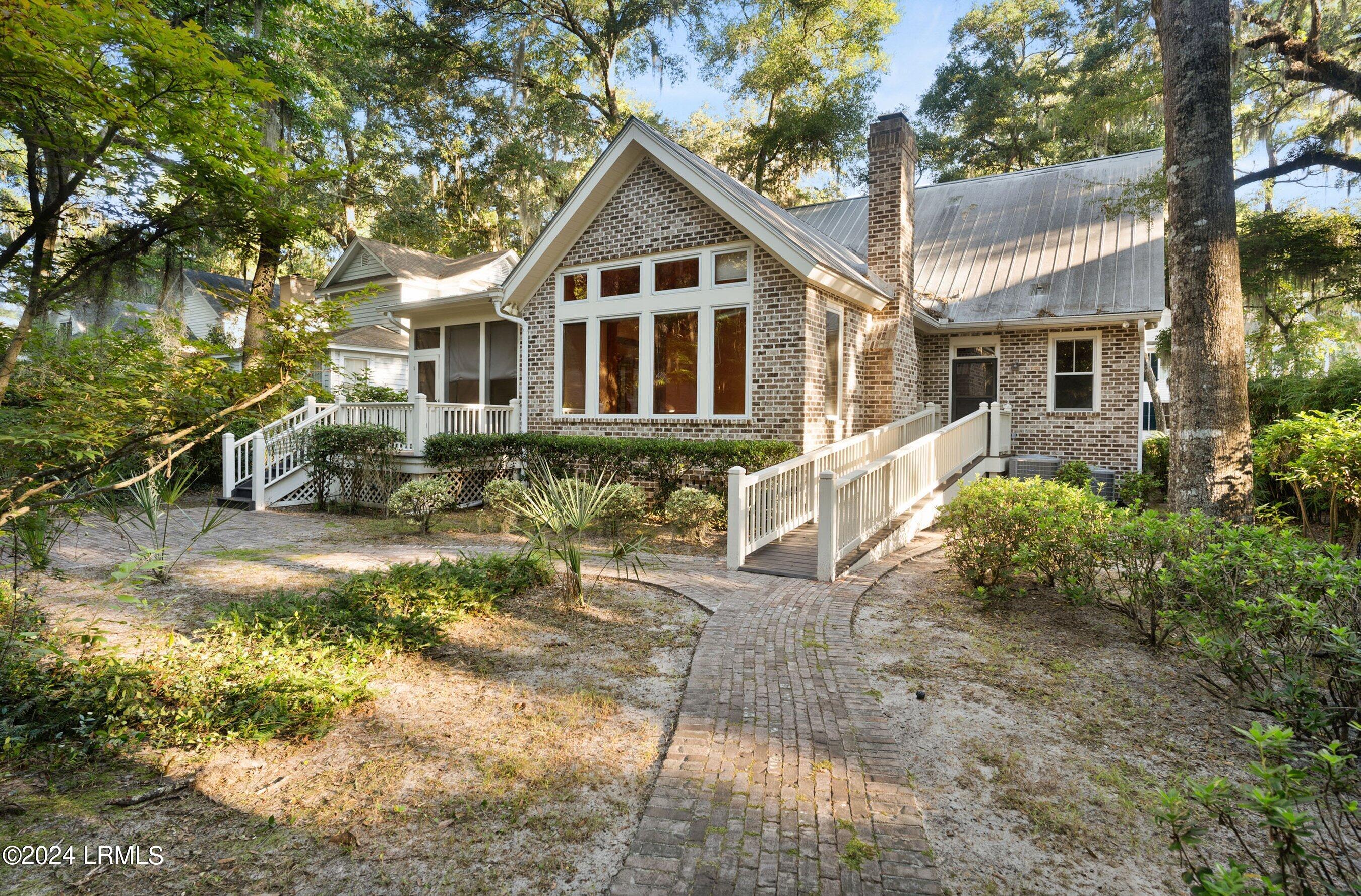 33 Newpoint Road
