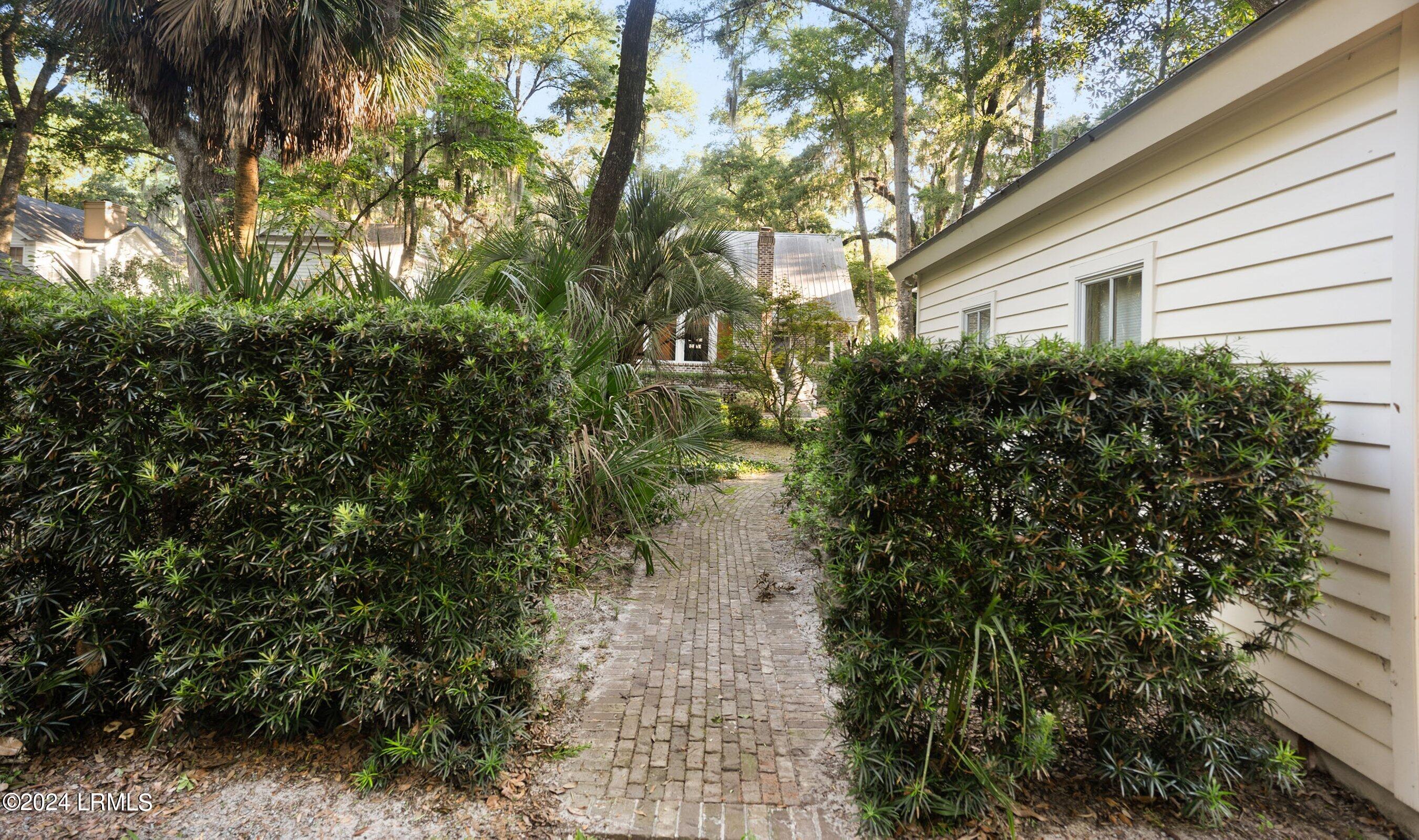 33 Newpoint Road