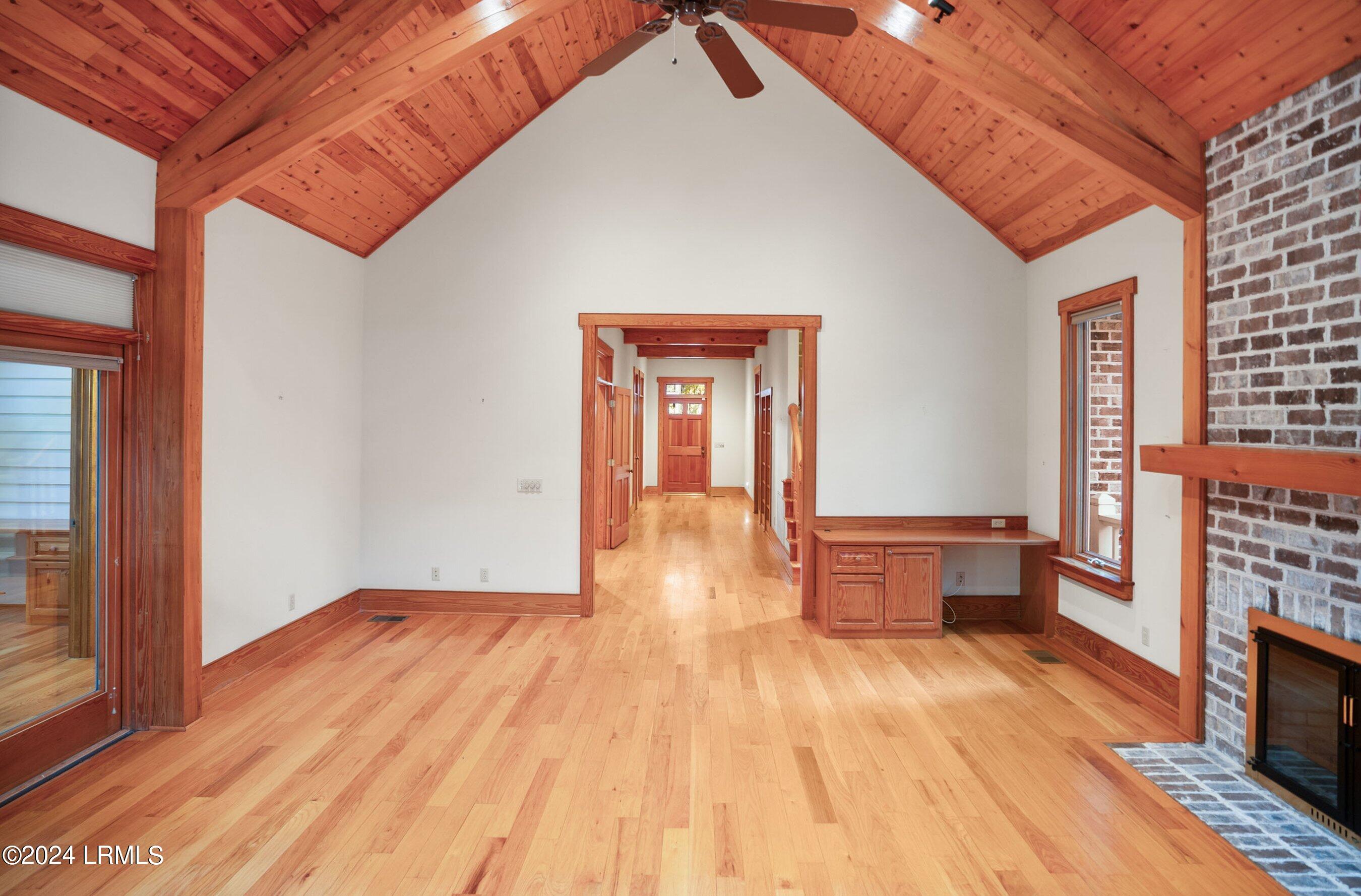 33 Newpoint Road
