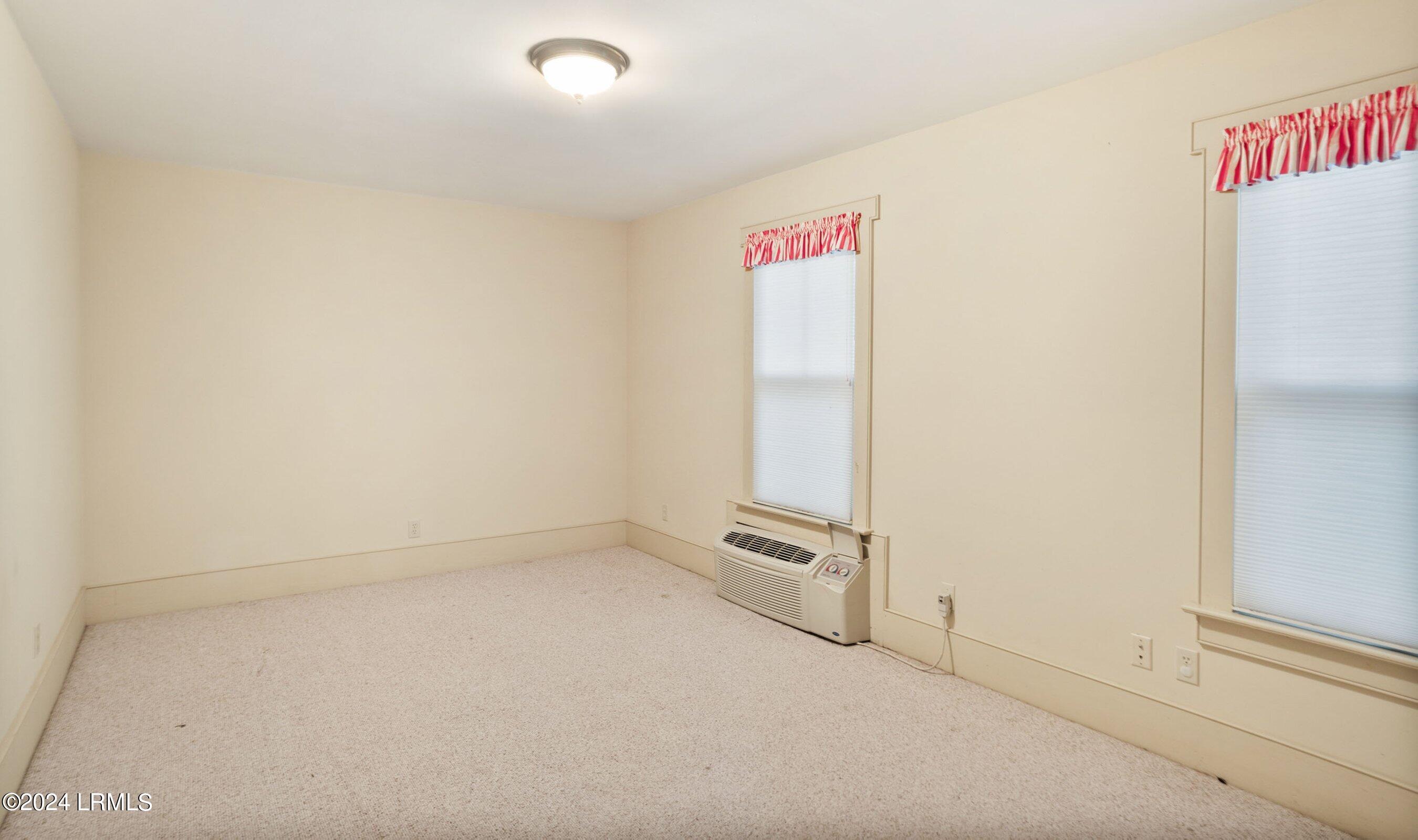 33 Newpoint Road