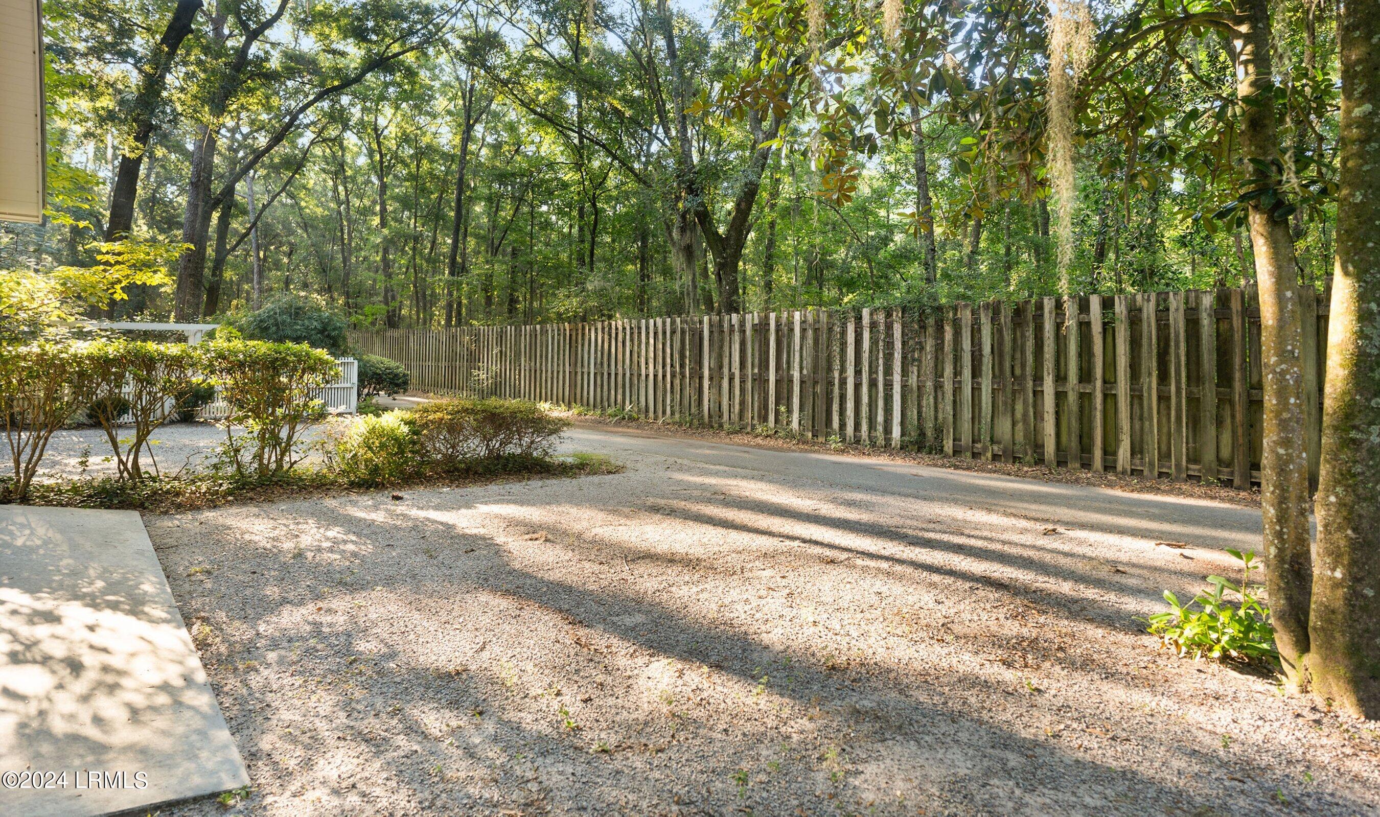 33 Newpoint Road