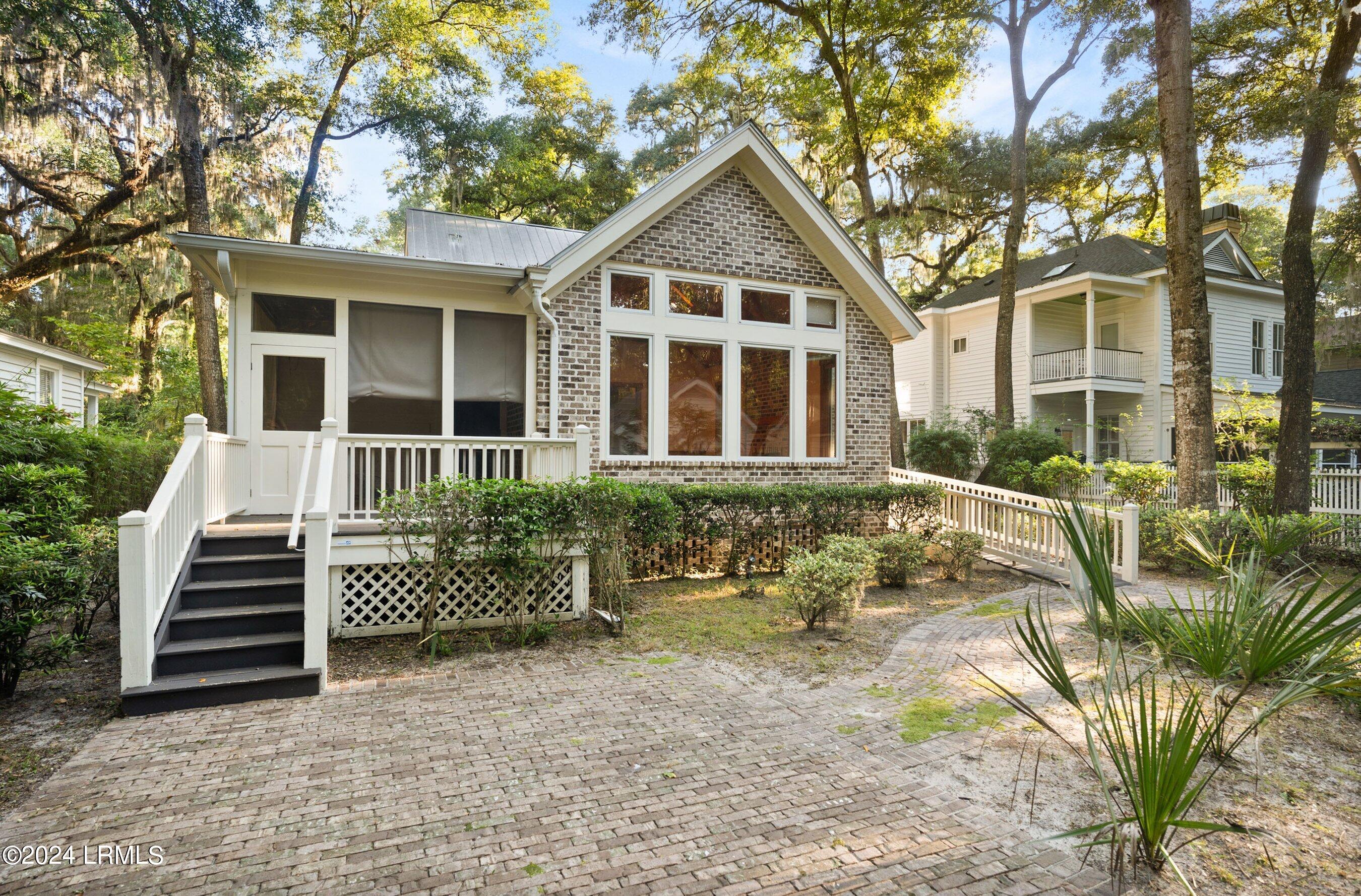 33 Newpoint Road