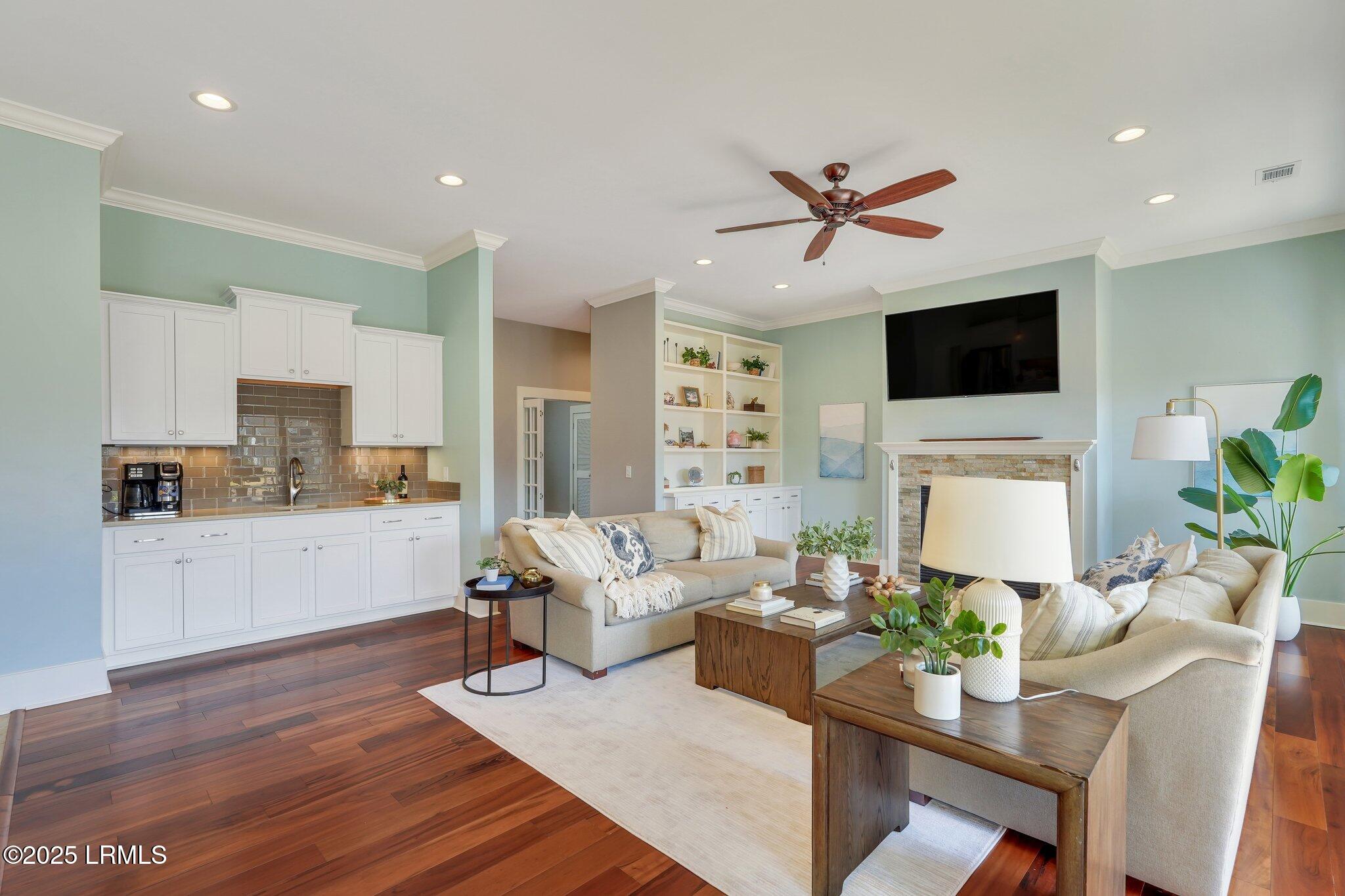 29 Dolphin Point Drive