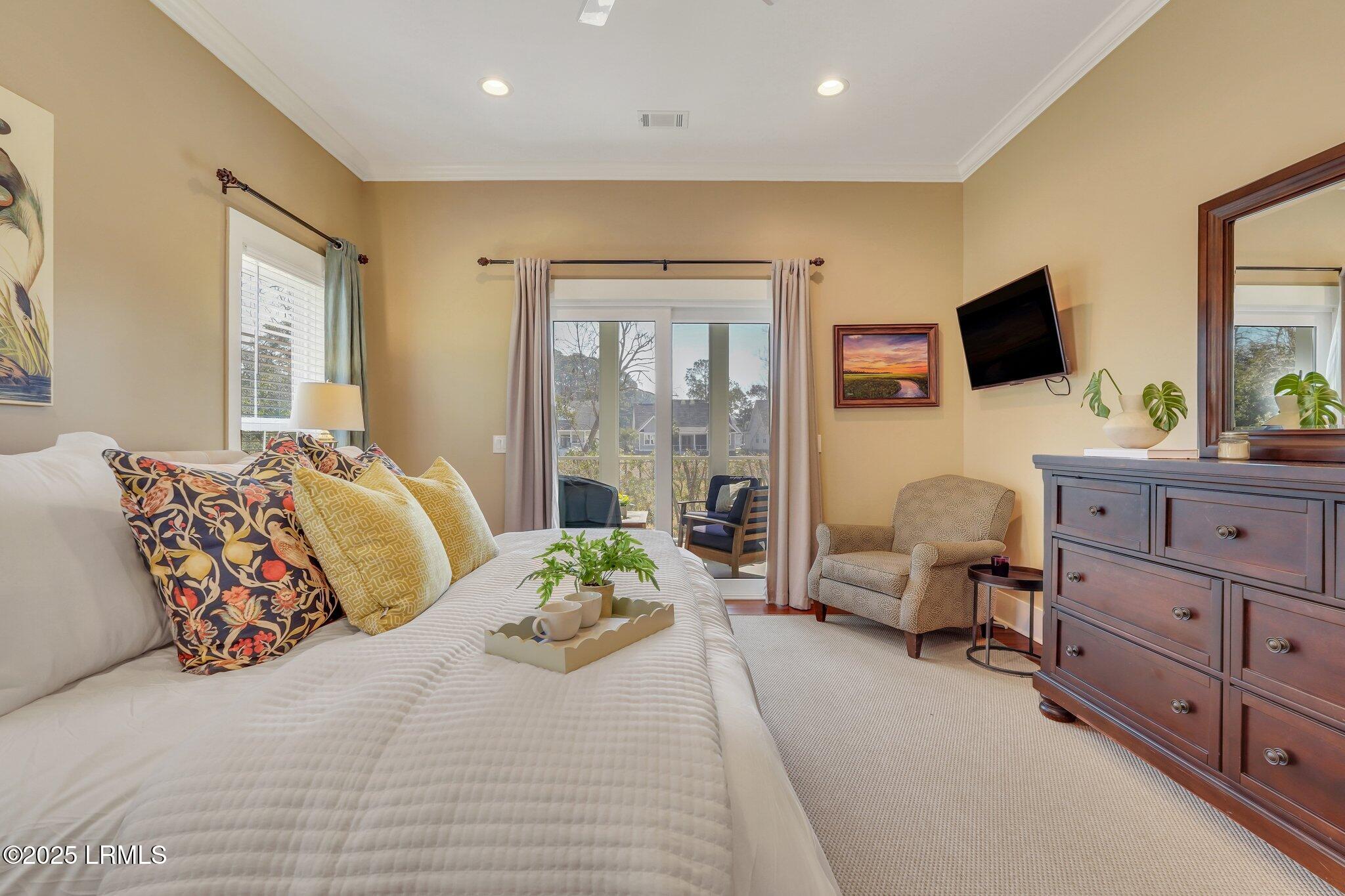 29 Dolphin Point Drive