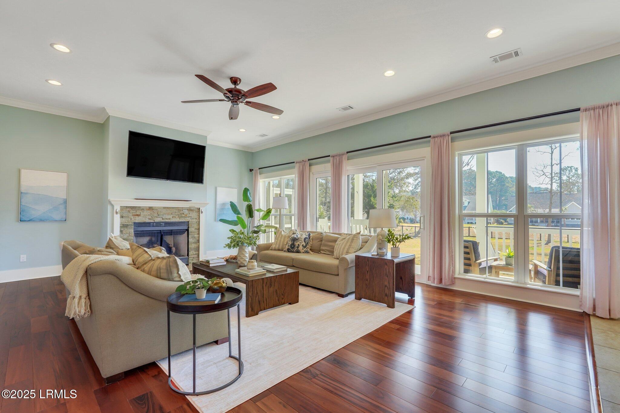 29 Dolphin Point Drive
