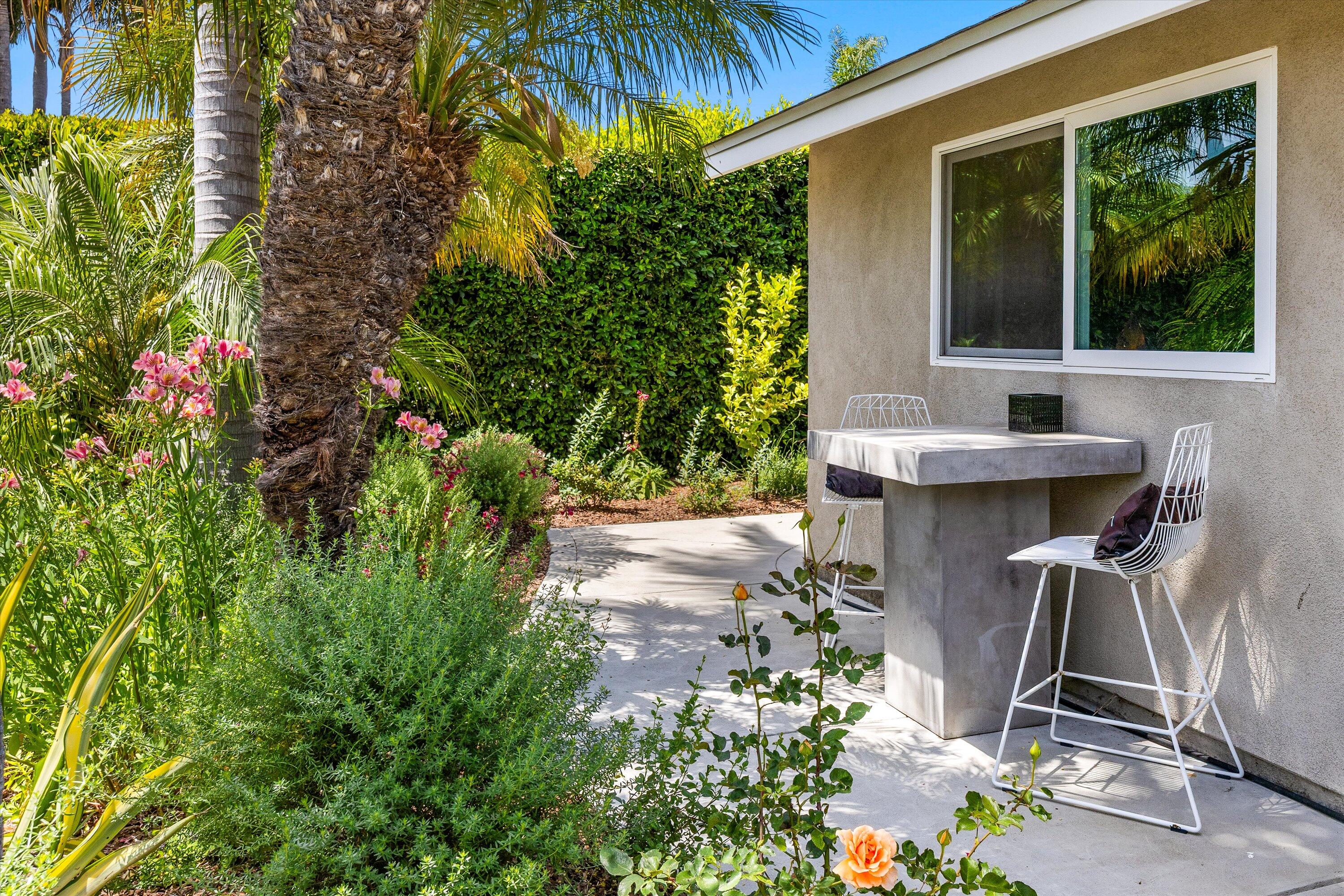 527 Dentro Drive