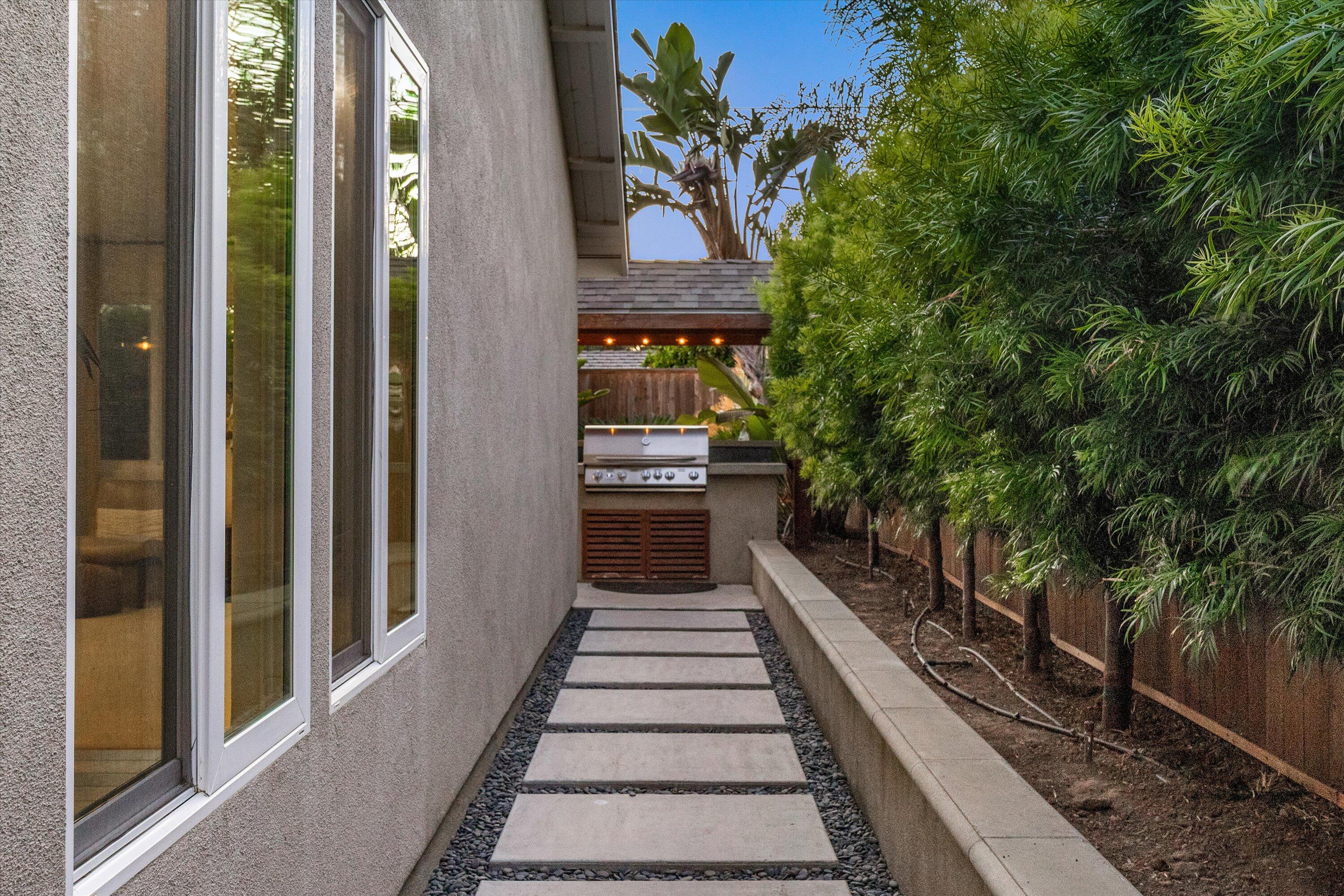 527 Dentro Drive