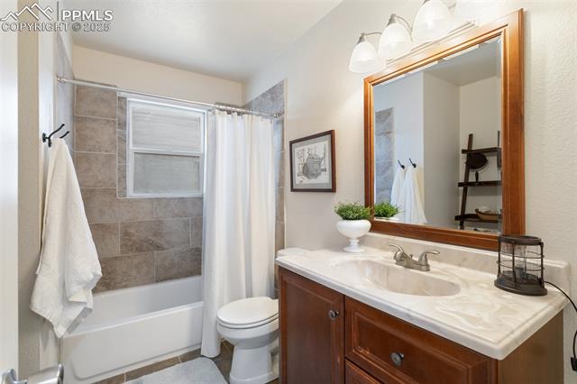 3238 E La Salle Street