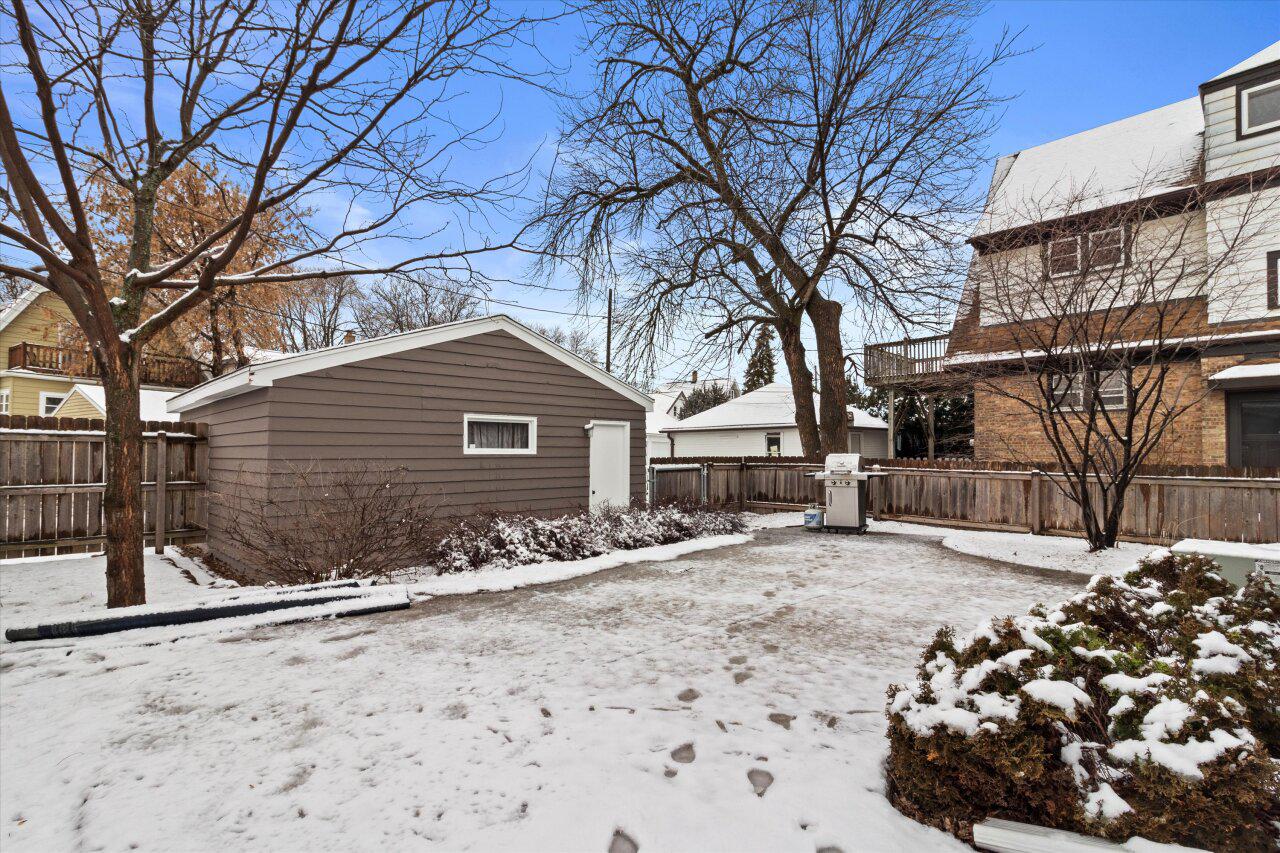 1421 North Hawley ROAD