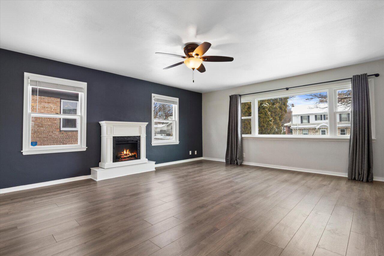 1421 North Hawley ROAD