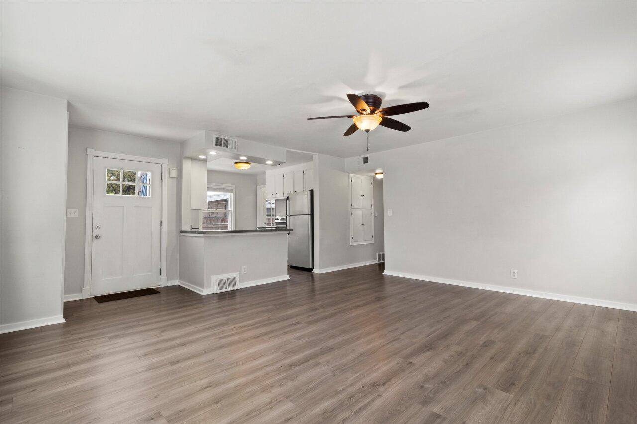 1421 North Hawley ROAD