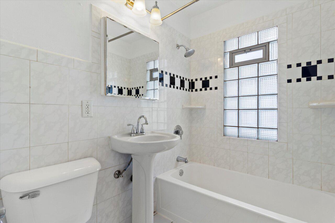 1421 North Hawley ROAD