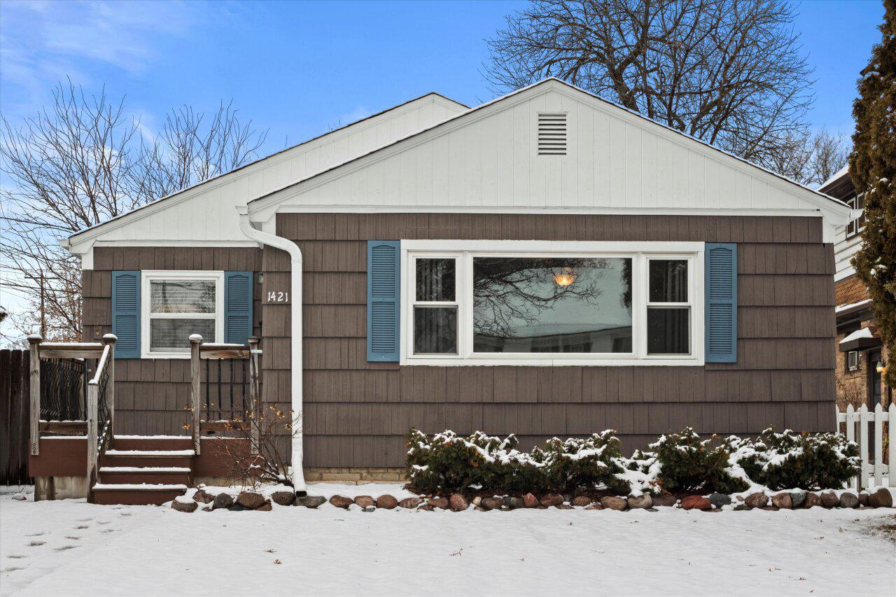 1421 North Hawley ROAD