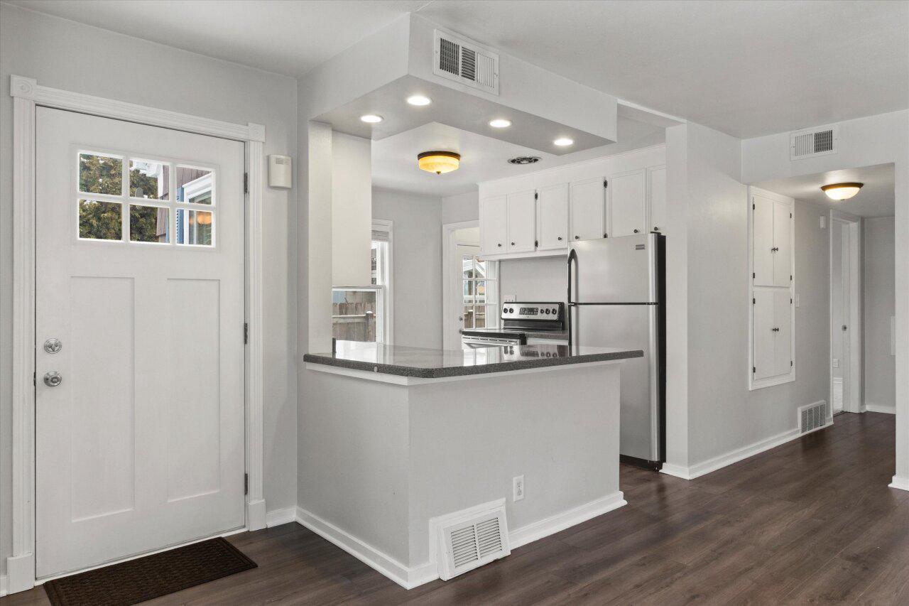 1421 North Hawley ROAD