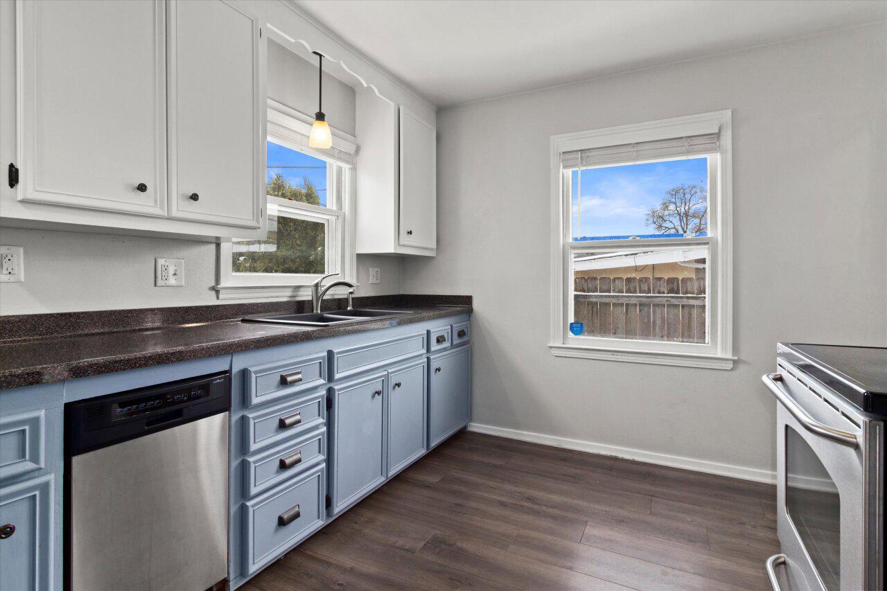 1421 North Hawley ROAD