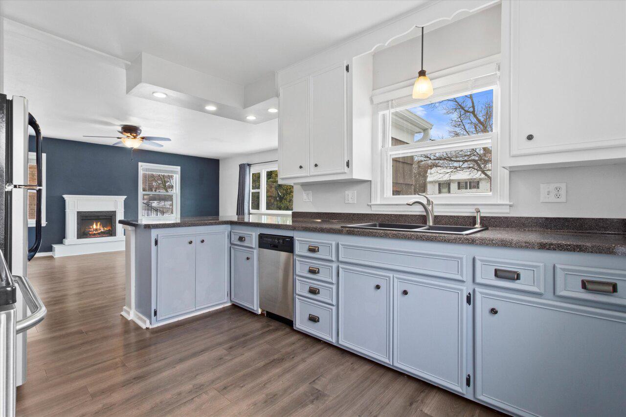 1421 North Hawley ROAD