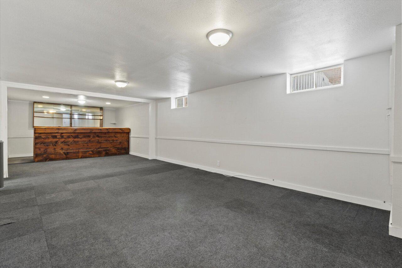 1421 North Hawley ROAD