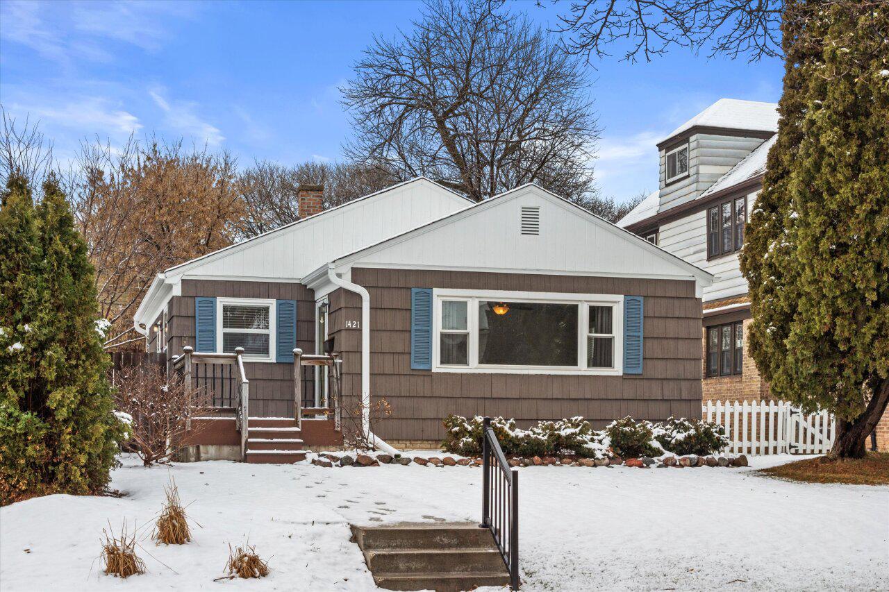 1421 North Hawley ROAD