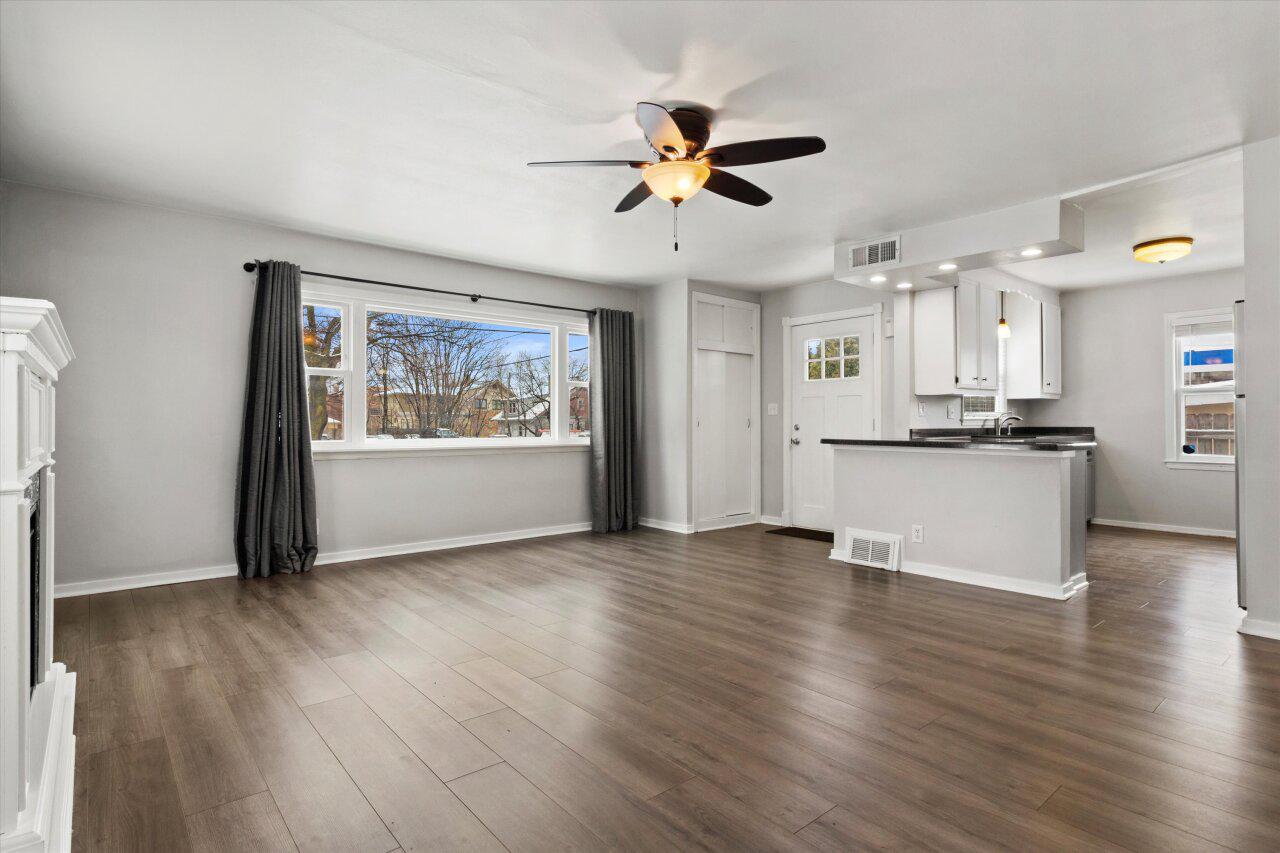 1421 North Hawley ROAD