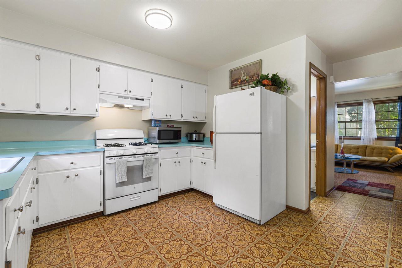 3804 East Edgerton AVENUE