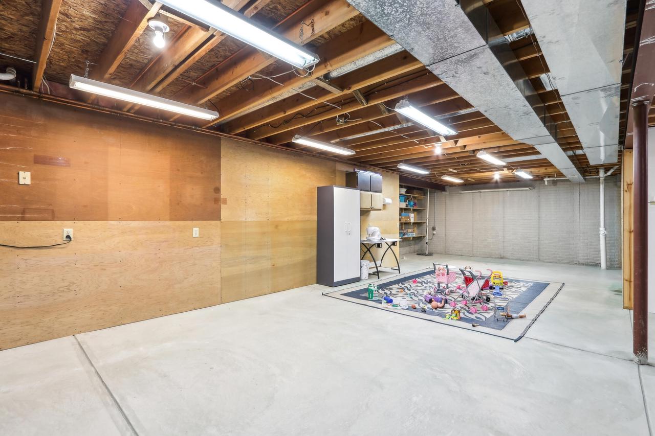 4102 West Forest Hill AVENUE