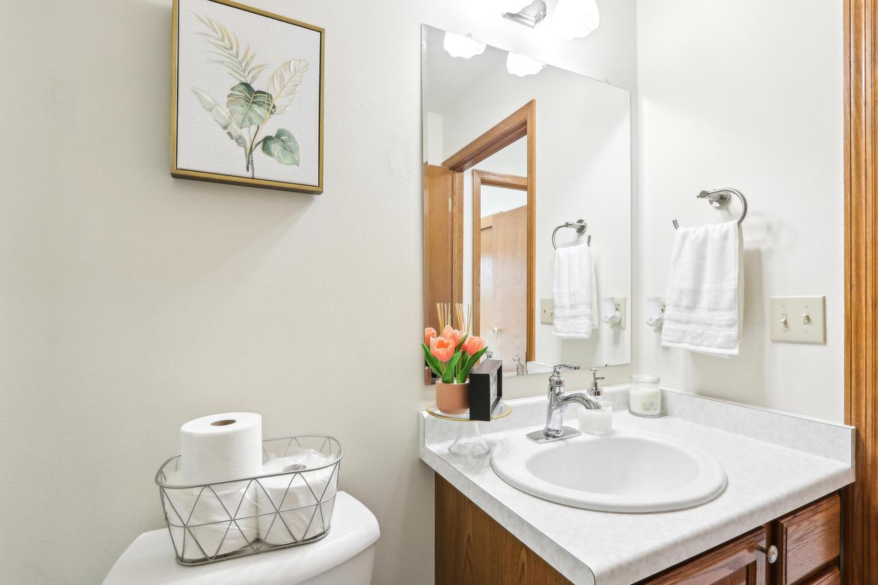 4102 West Forest Hill AVENUE