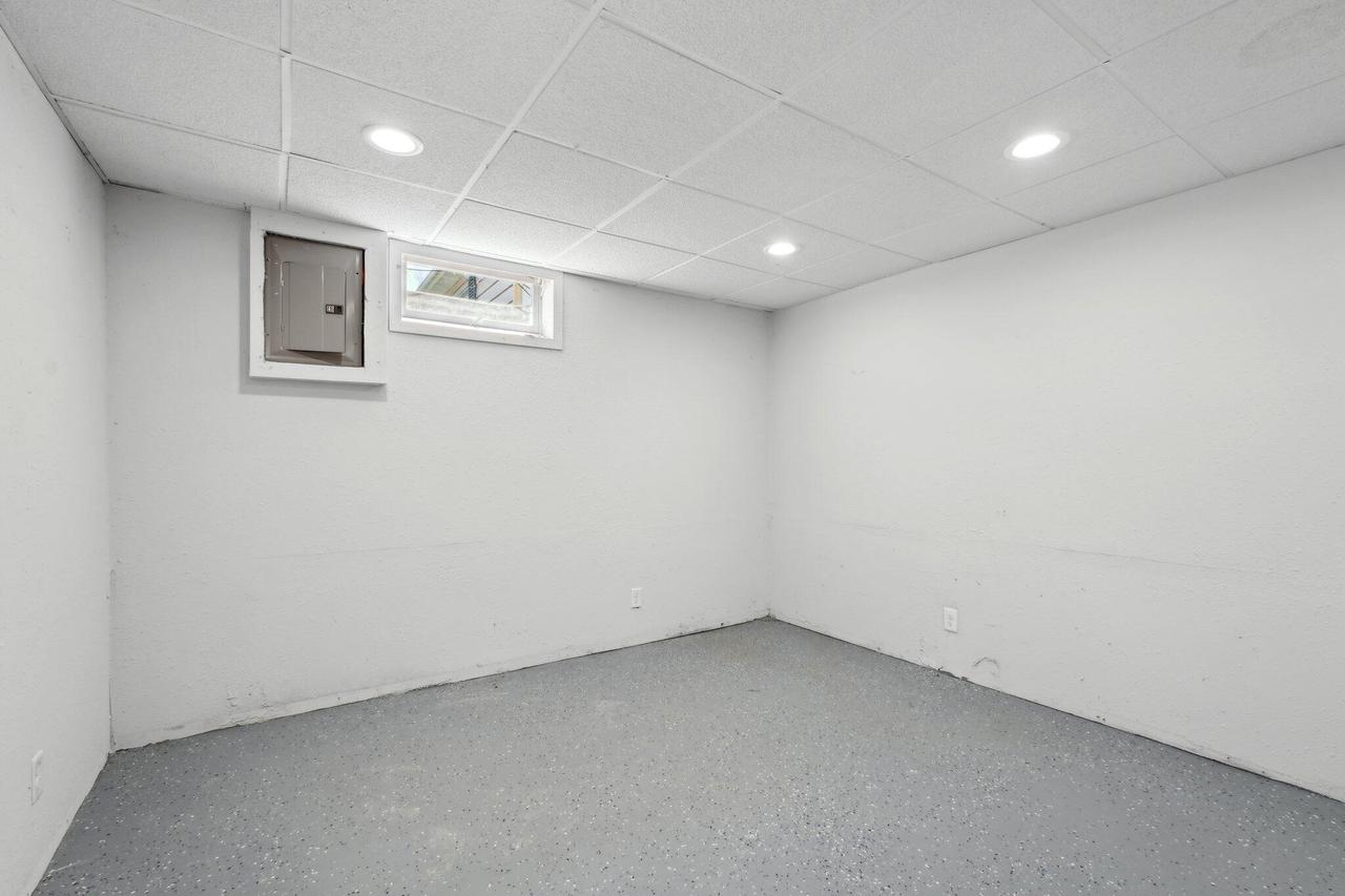 8246 North 106th STREET