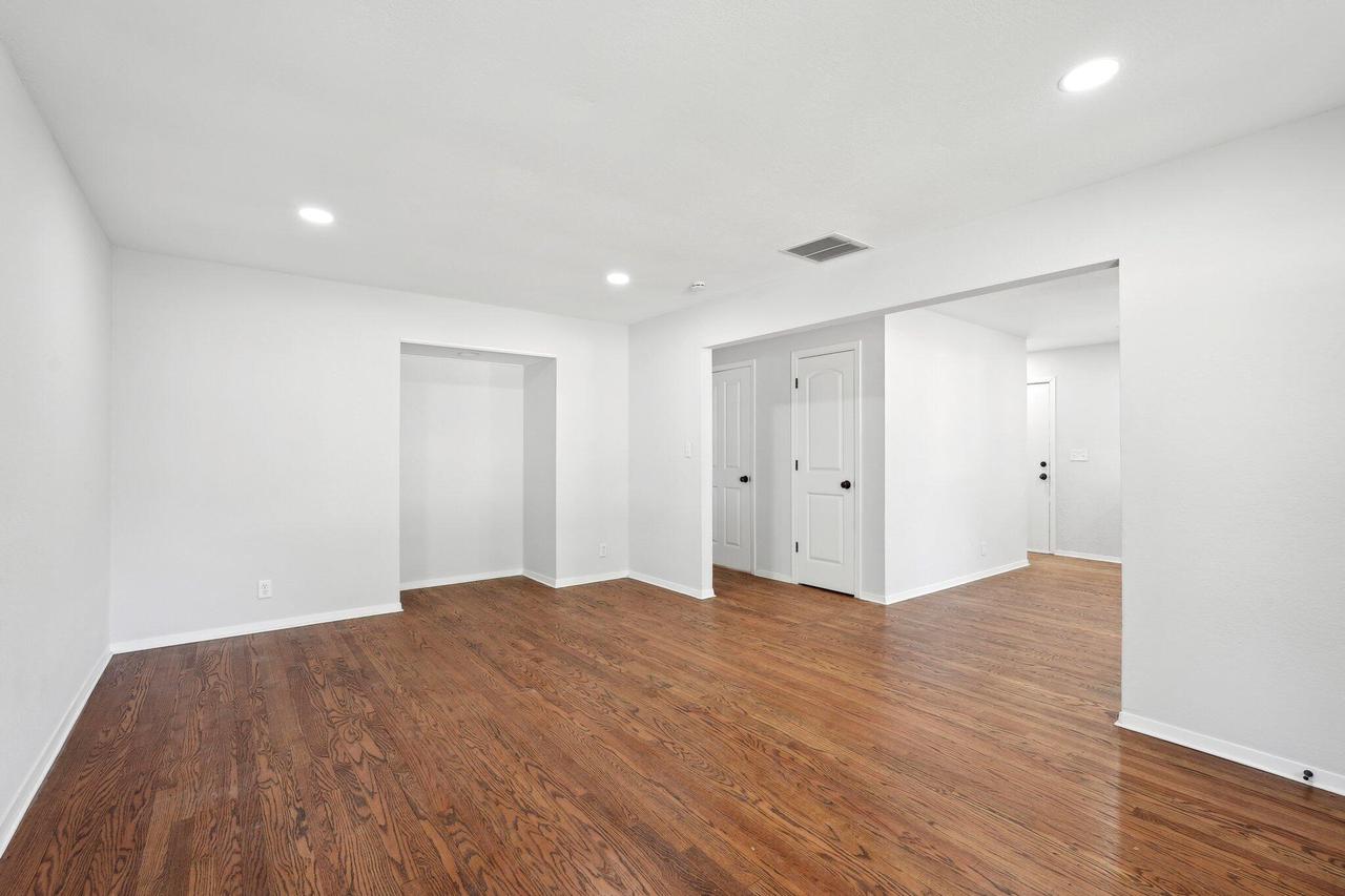 8246 North 106th STREET