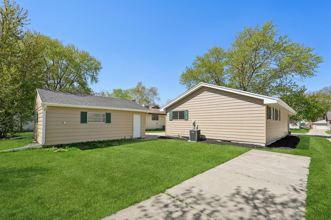 8246 North 106th STREET