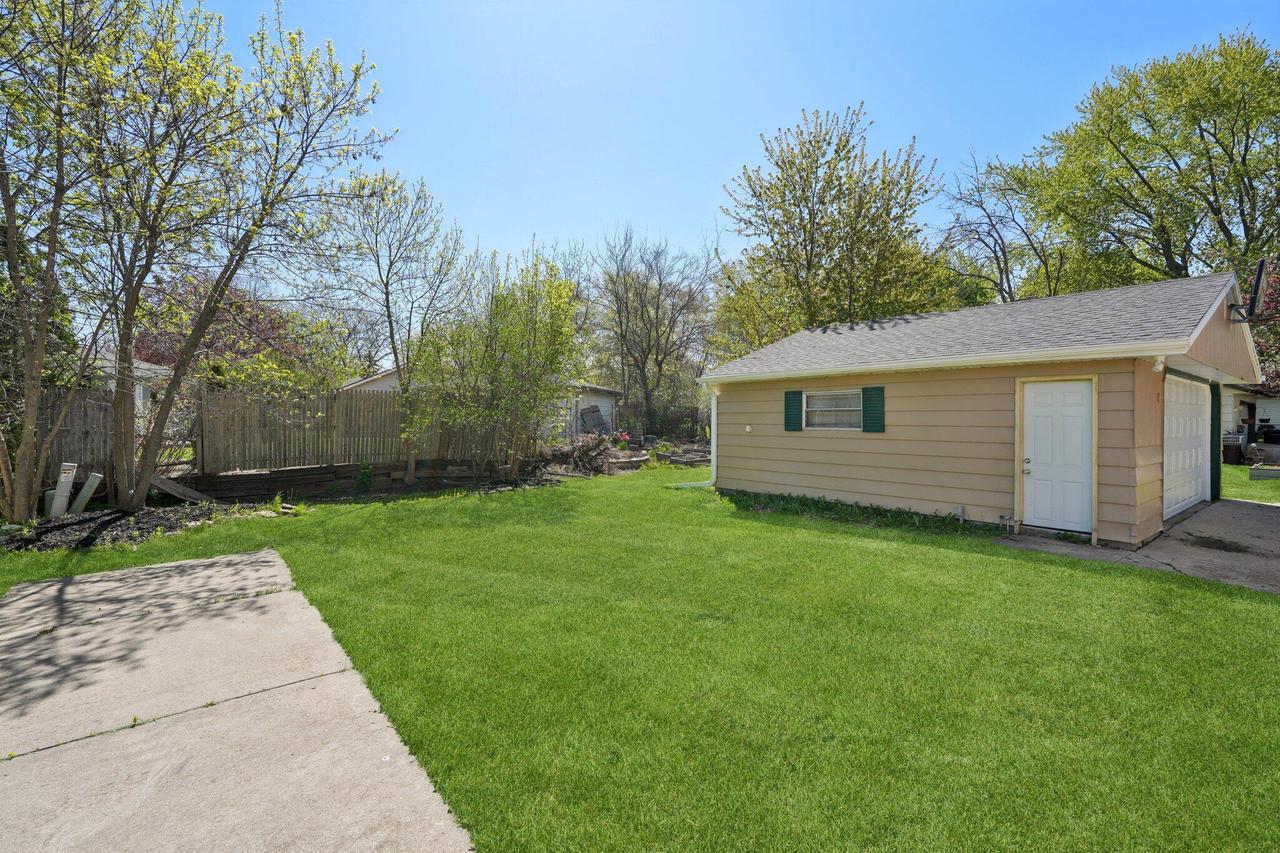 8246 North 106th STREET