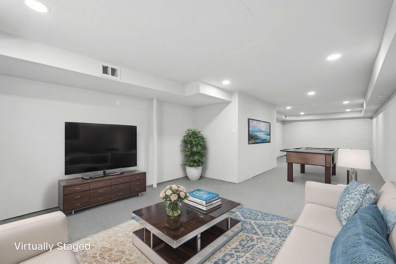 8246 North 106th STREET