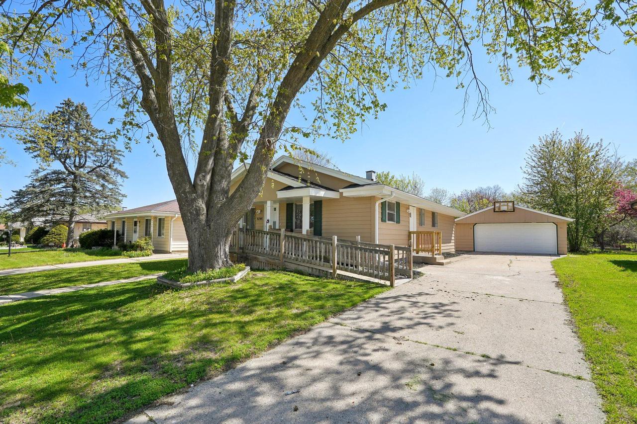 8246 North 106th STREET