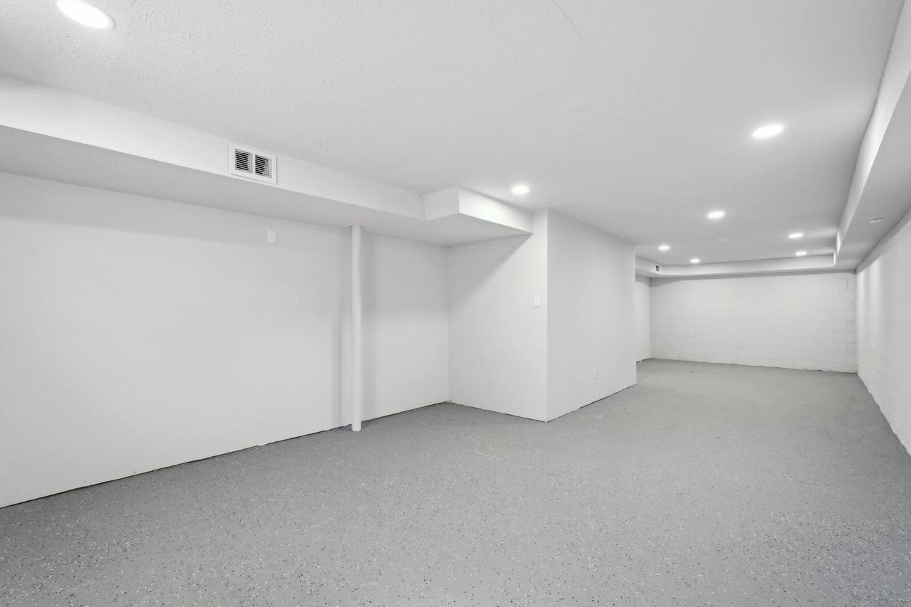 8246 North 106th STREET