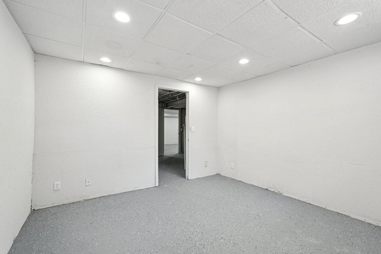 8246 North 106th STREET