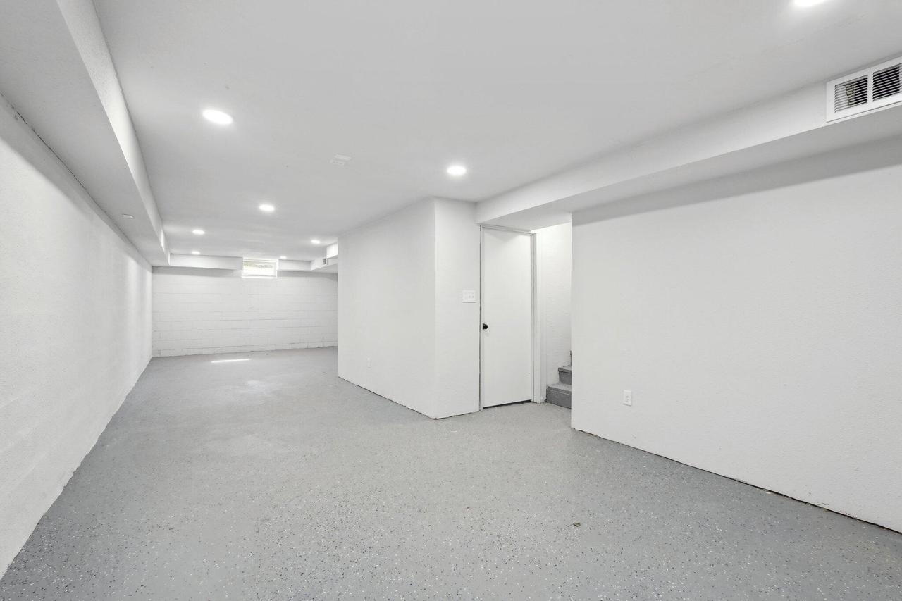 8246 North 106th STREET