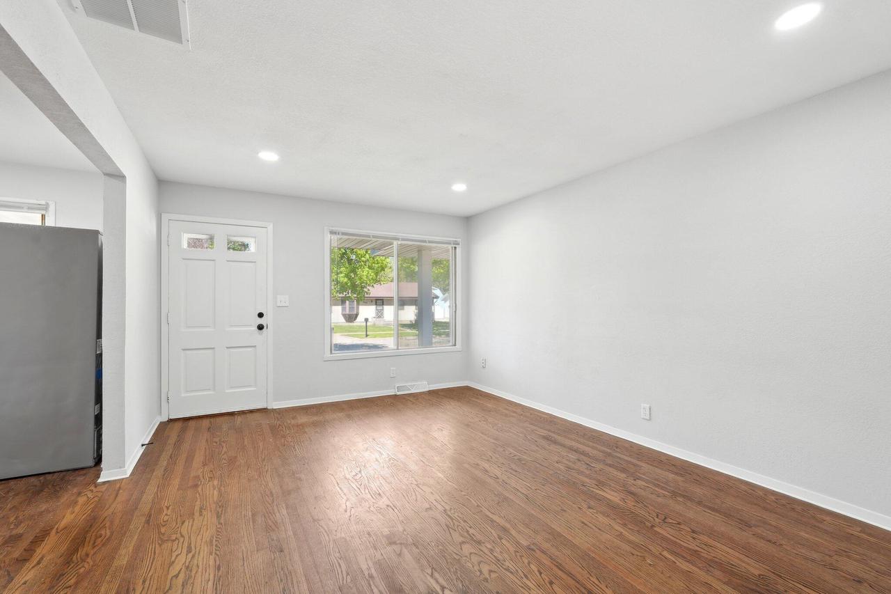 8246 North 106th STREET