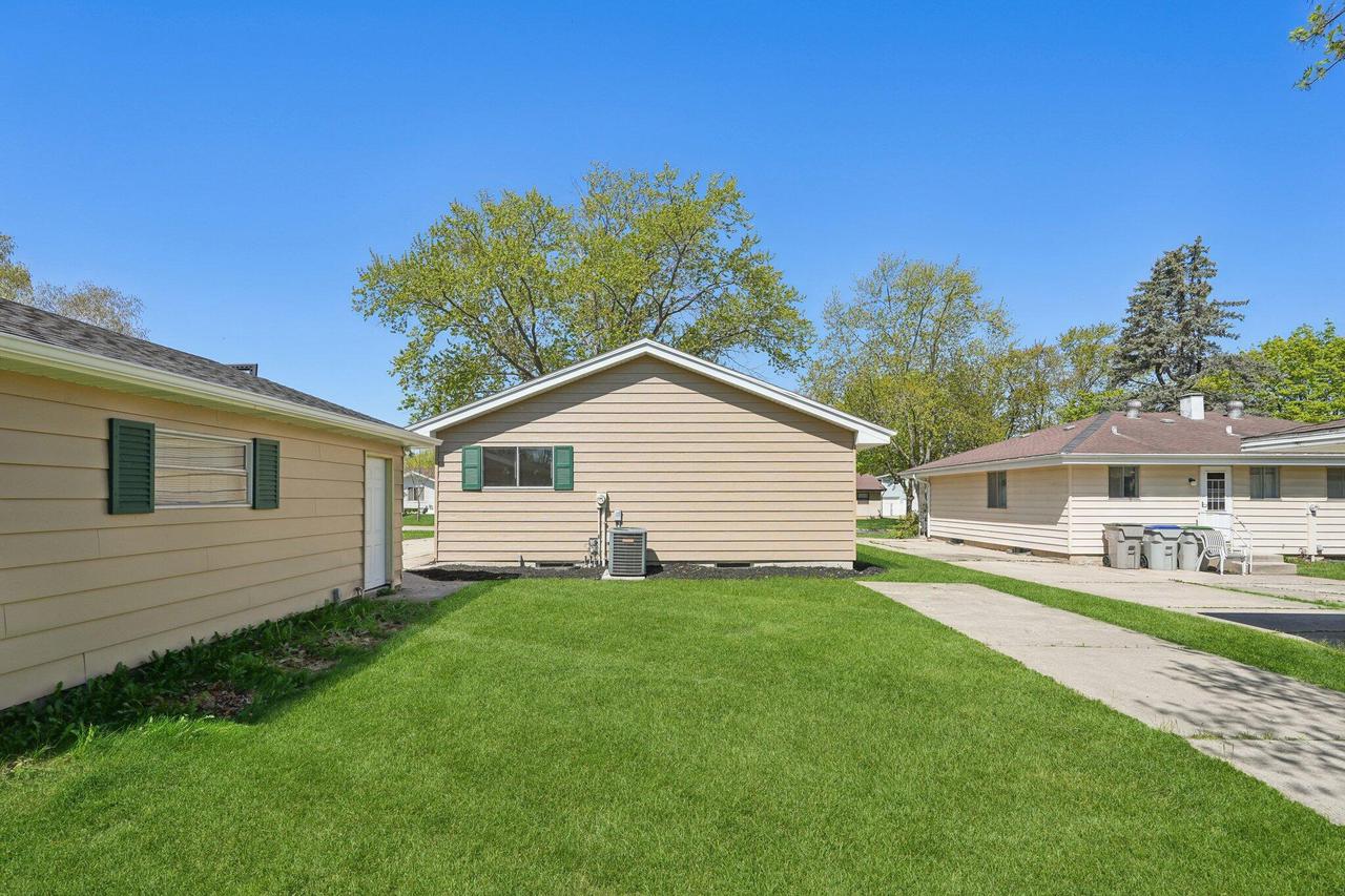 8246 North 106th STREET