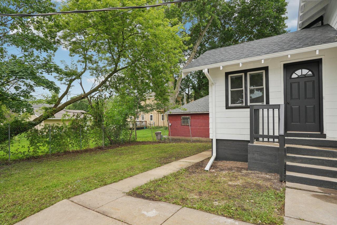 7 West Geneva STREET