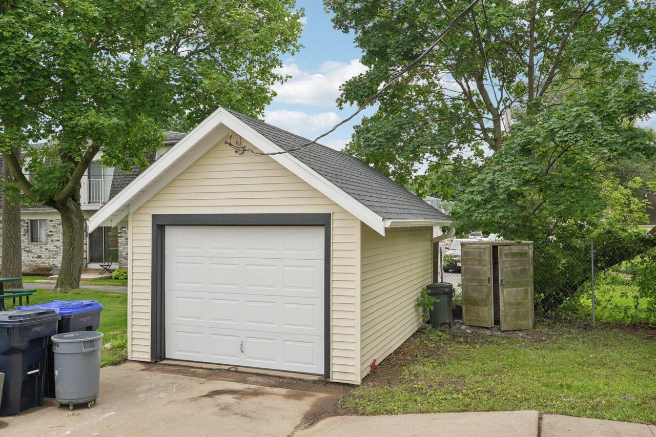 7 West Geneva STREET