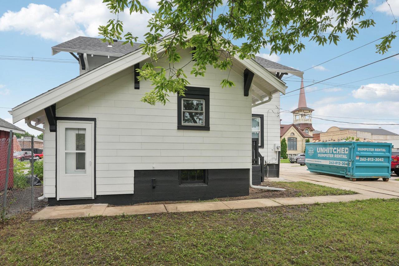 7 West Geneva STREET