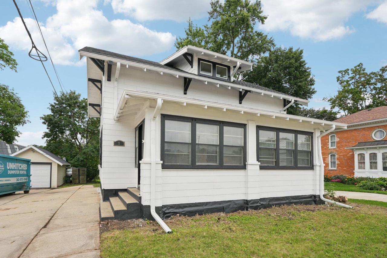 7 West Geneva STREET