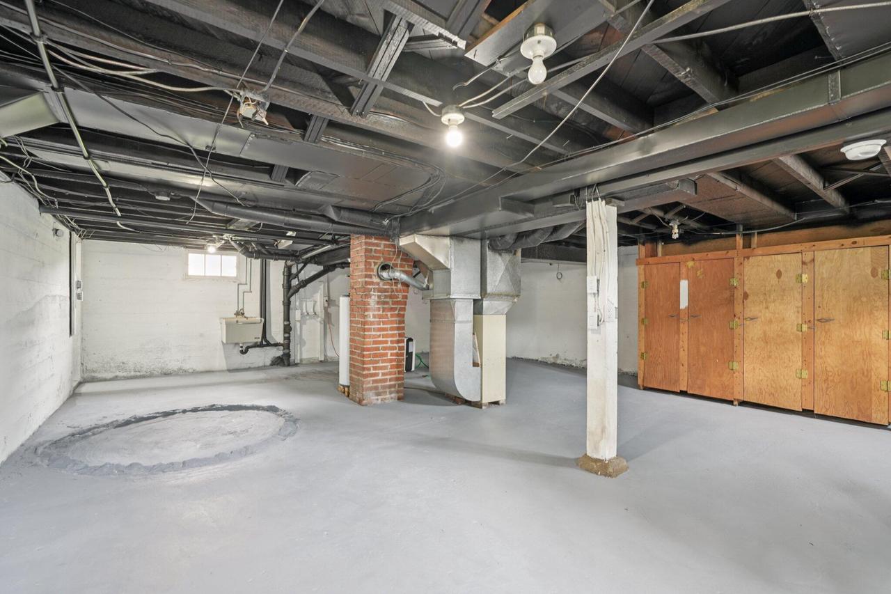 7 West Geneva STREET