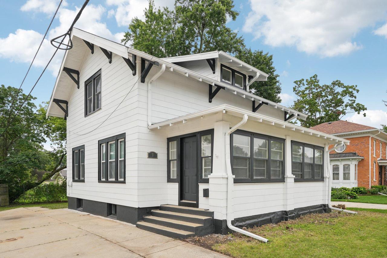 7 West Geneva STREET