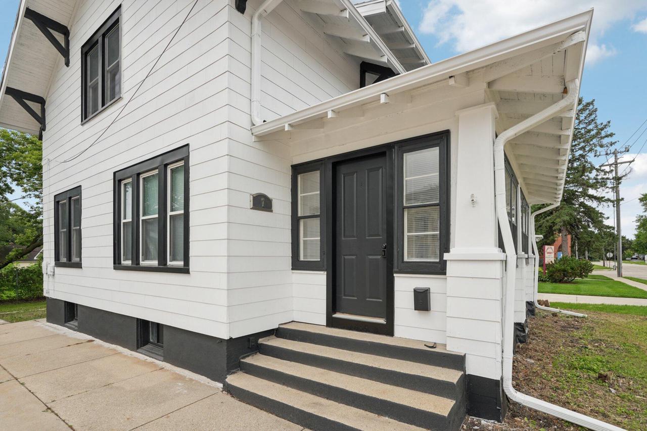 7 West Geneva STREET